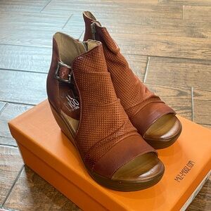 Miz Mooz Starfire Wedges in Brick